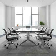 Toplantı masası etrafında şık ve konforlu ofis toplantı koltukları, modern kurumsal ortam